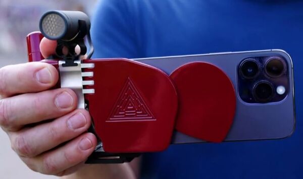 Ergonomic Smartphone Photography Controllers