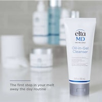 Hybrid Facial Cleansers Image 1