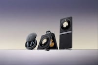 Textured Clamshell Flip Smartphones Image 4