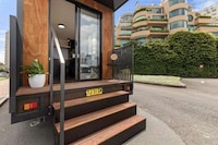 Towable Solar-Powered Offices Image 2