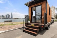Towable Solar-Powered Offices Image 3