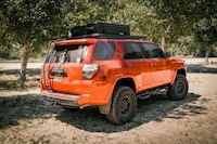 Lateral Rooftop Cargo Racks Image 8