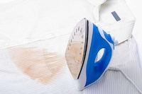 Clip-Style Clothing Care Devices Image 2