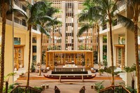 Serene Hawaiian Resorts Image 2