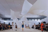 Seasonal Interactive Fashion Installations Image 2