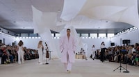 Seasonal Interactive Fashion Installations Image 4