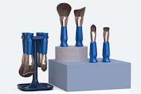 Fingertip Makeup Brushes Image 2