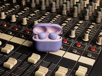 Eco-Conscious Singer Earbuds Image 3