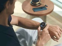 Opulent Workout-Tracking Smartwatches Image 4