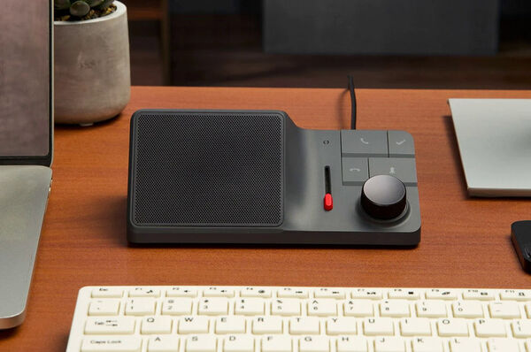 AI-Powered Desktop Audio Docks