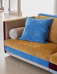 Bauhaus-Themed Contrasting Sofas Image 2