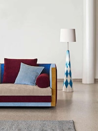 Bauhaus-Themed Contrasting Sofas Image 3