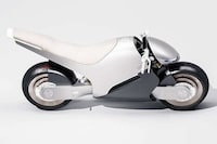 60s-Inspired Electric Superbikes Image 5
