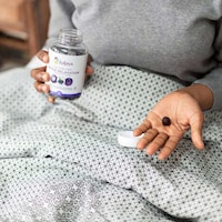 Relaxation-Promoting Gummies Image 3