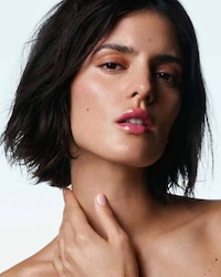 Vibrant Lip Plumping Shades Image 2