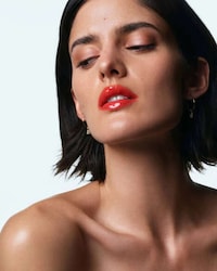 Vibrant Lip Plumping Shades Image 4