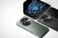 Foldable Flagship Smartphone Models Image 2