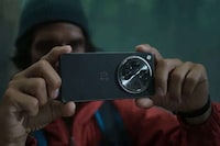 Foldable Flagship Smartphone Models Image 4