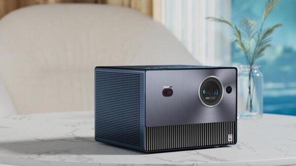 Tiny Triple-Laser Projectors