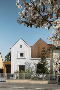 Juxtaposing History-Preserved Homes Image 3