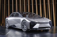 Luxury Long-Range Electric Sedans Image 2