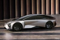 Luxury Long-Range Electric Sedans Image 3