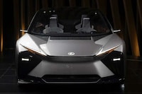 Luxury Long-Range Electric Sedans Image 4