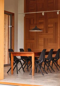Flexing Ergonomic Dining Chairs Image 2