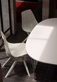 Flexing Ergonomic Dining Chairs Image 5