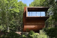 Tranquil Cozy Canadian Cottages Image 1