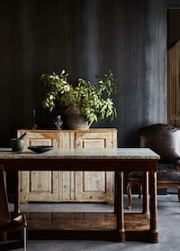 Antique-Specializing Design Galleries