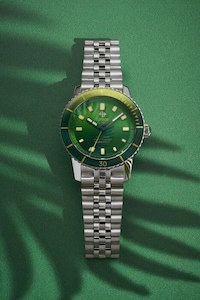 Pineapple-Inspired Timepiece Designs Image 4
