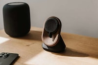 High-End Design Smartphone Docks Image 2