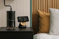 High-End Design Smartphone Docks Image 5