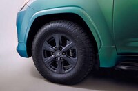 Color-Changing Outdoor SUV Concepts Image 3
