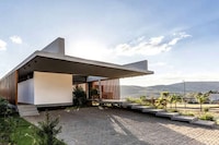 Sleek Contemporary Brazilian Homes Image 2