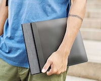 Device-Charging Laptop Sleeves Image 2