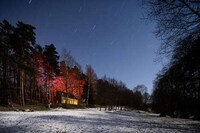 Tranquil Contemporary Cabin Retreats Image 2