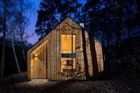 Tranquil Contemporary Cabin Retreats Image 3