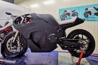AR-Equipped Electric Motorcycles Image 7