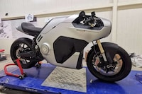 AR-Equipped Electric Motorcycles Image 8