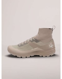 Winter-Ready GORE-Tex Runners Image 1