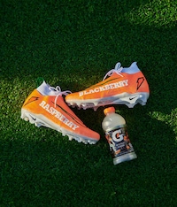 Color-Changing Cleats Image 1