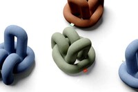 Pretzel-Like Comfortable Chairs Image 2