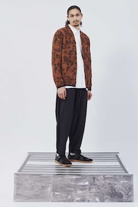 Middle Eastern-Inspired Fall Fashion Image 2