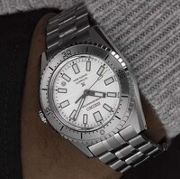 Marine-Inspired Revived Timepieces Image 2