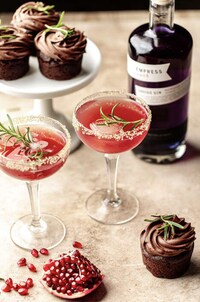 Color-Changing Gin Gift Sets Image 3