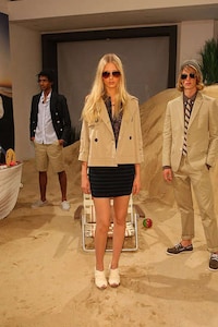 Fake Exotic Fashion Shows Image 8
