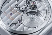 Green-Tonal Metallic Timepieces Image 3