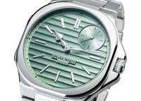 Green-Tonal Metallic Timepieces Image 5